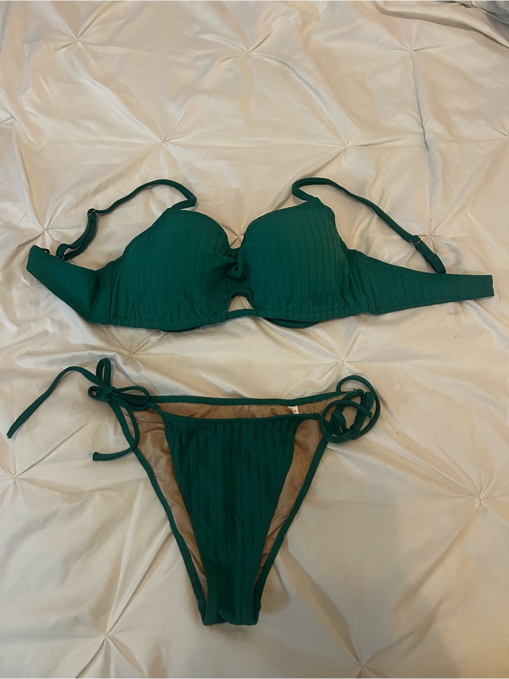 Shade & Shore Deep Green Ribbed Two-Piece Bikini 34C top. Medium bottom.